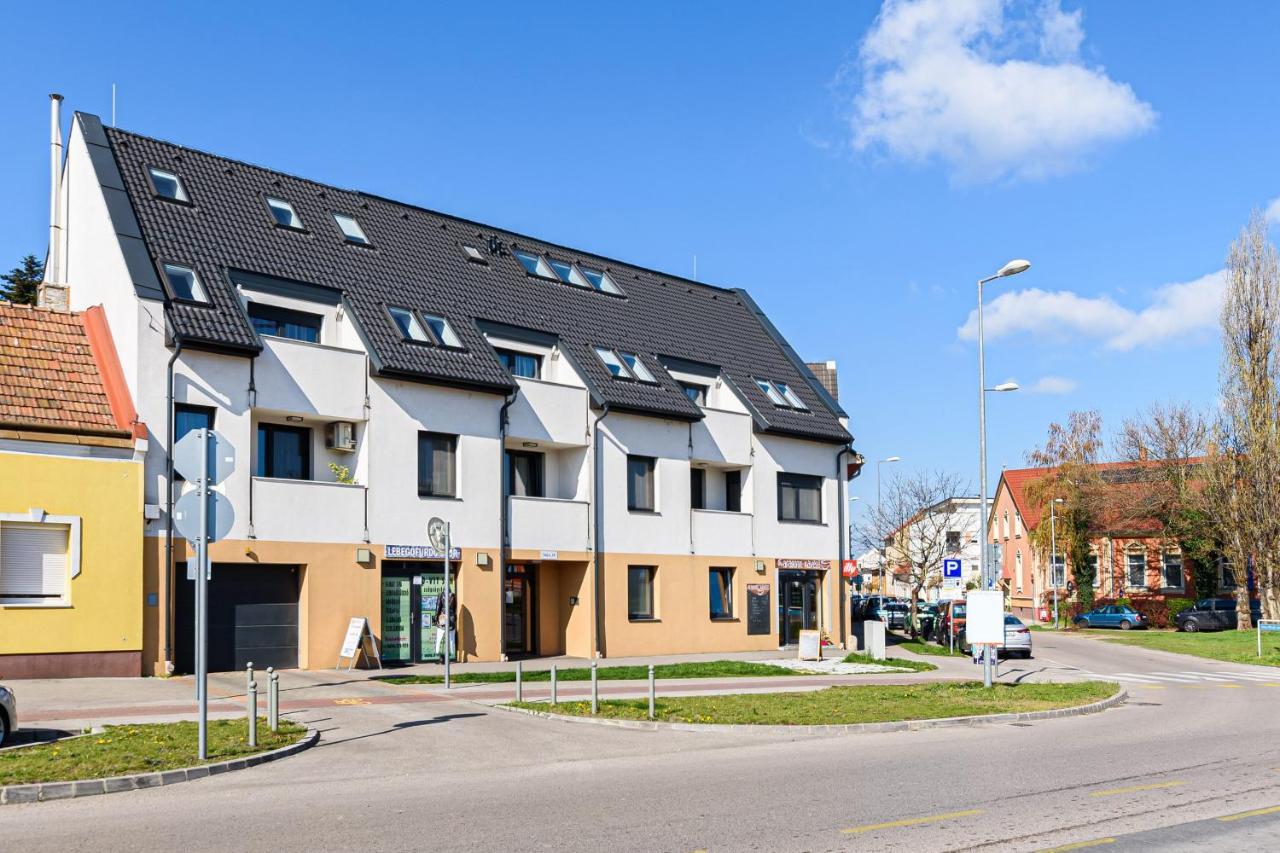 Hid19 Apartman Gyor Belvaros-Free Parking-Terrace Az Rq Vizi Elmenypark Es Gyogyfuerdonel Εξωτερικό φωτογραφία