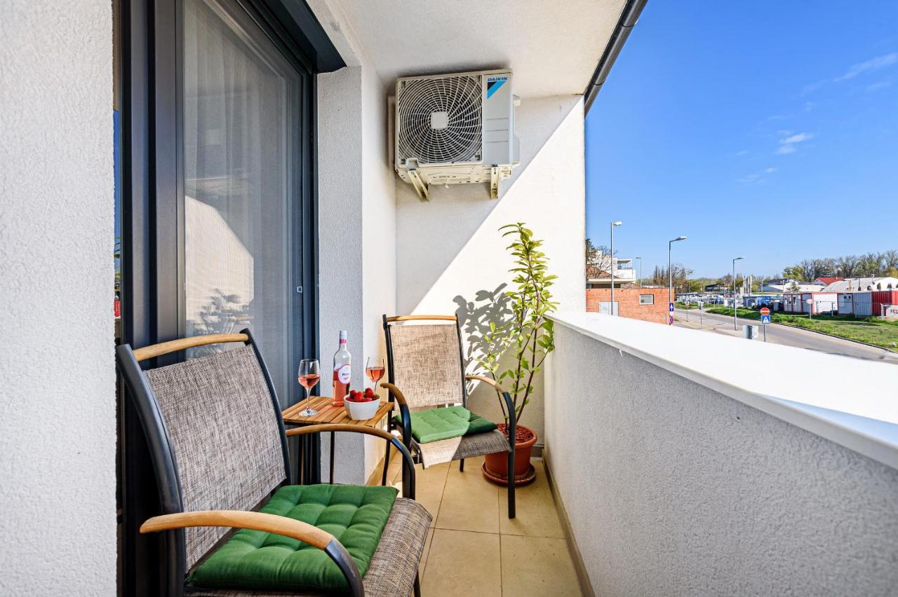 Hid19 Apartman Gyor Belvaros-Free Parking-Terrace Az Rq Vizi Elmenypark Es Gyogyfuerdonel Εξωτερικό φωτογραφία